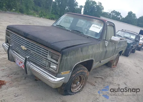 1984 Chevrolet K10 из США, поврежденный, VIN 1GCEK14H5EF322885